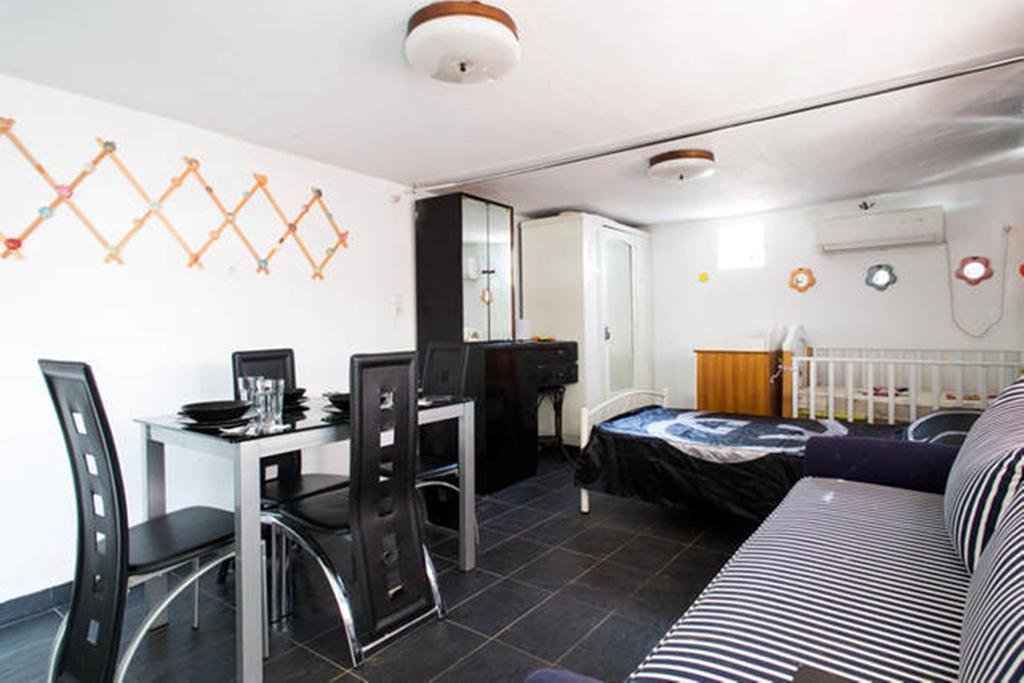 Wavedance Accommodation Salamina Exterior photo