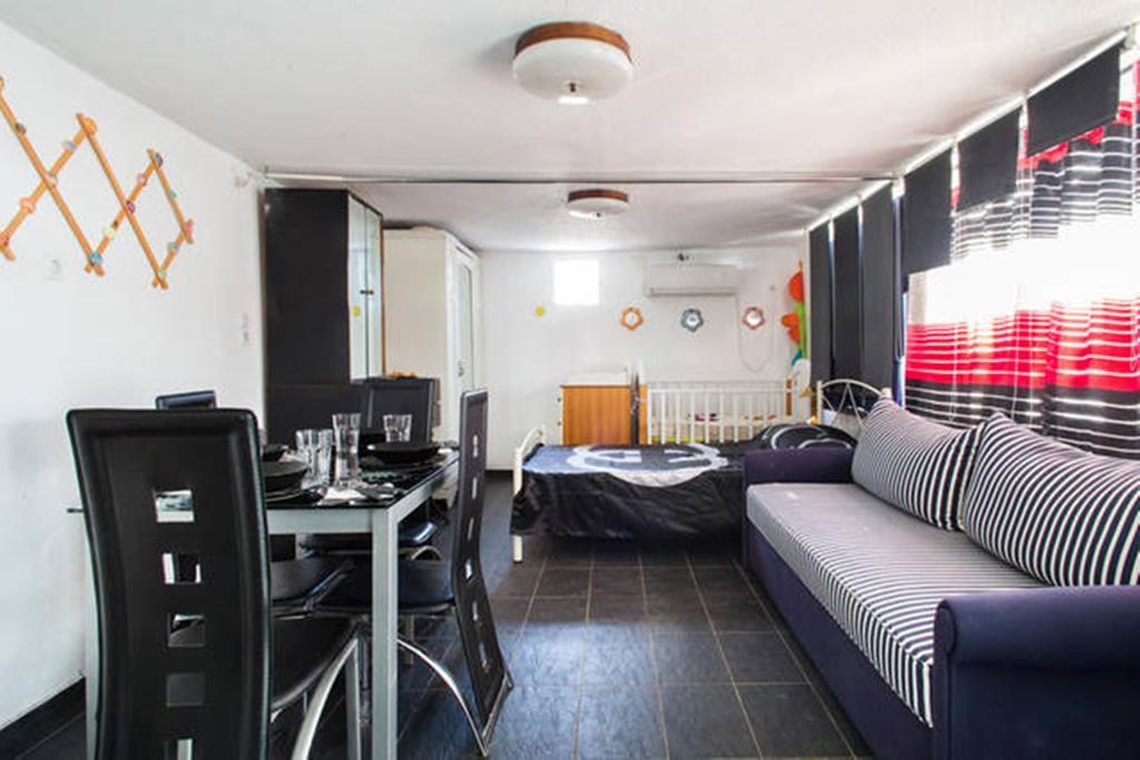 Wavedance Accommodation Salamina Exterior photo
