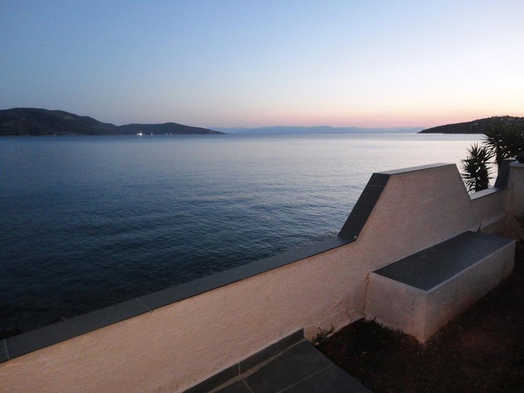 Wavedance Accommodation Salamina Exterior photo