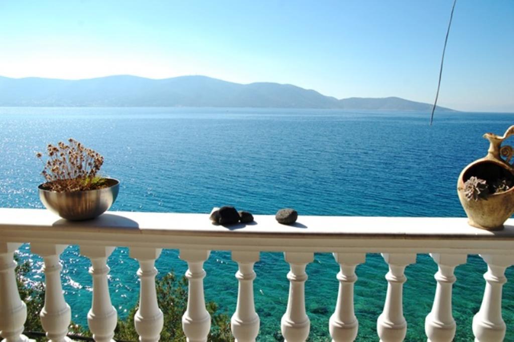 Wavedance Accommodation Salamina Exterior photo