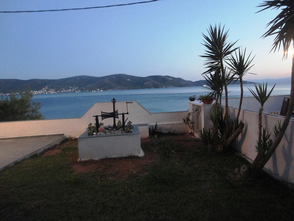 Wavedance Accommodation Salamina Exterior photo