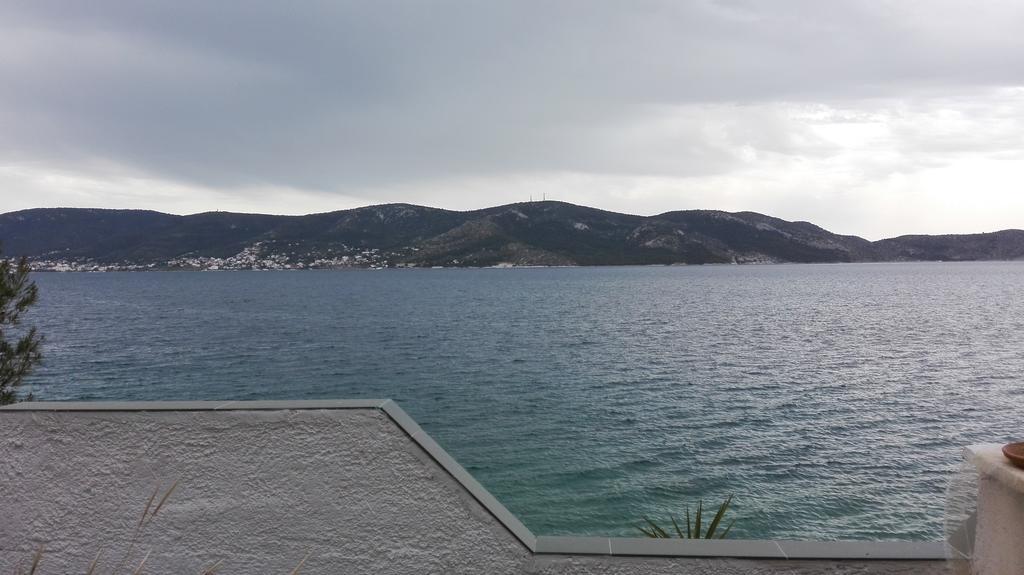 Wavedance Accommodation Salamina Exterior photo